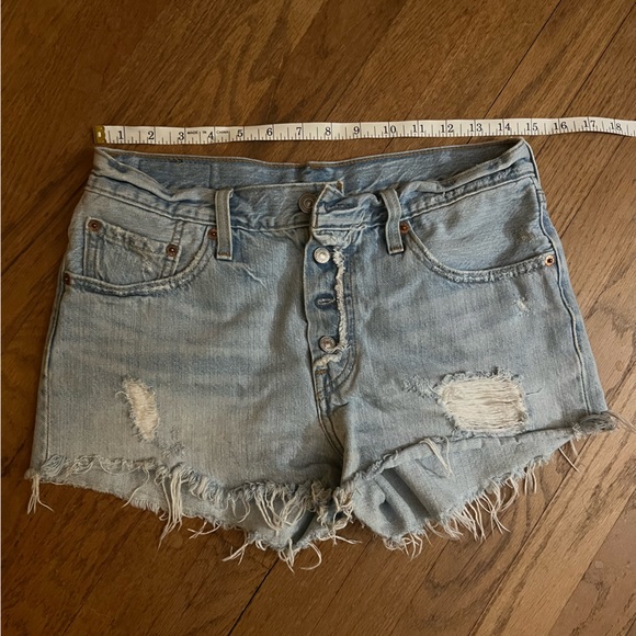 Levi’s 501 Button fly hot Jean shorts - Picture 2 of 4
